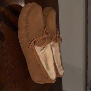 Brand new Uggs men’s slippers